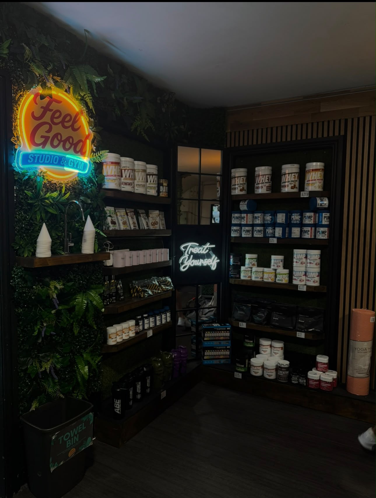 Supplement shop & shake bar